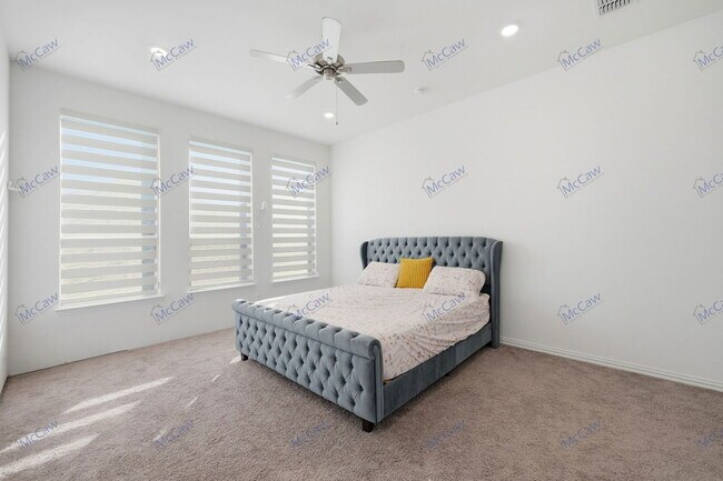 Building Photo - 2121 Esher Dr