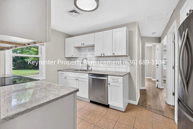 Building Photo - Fully Renovated 2BR/1BA Home for Rent