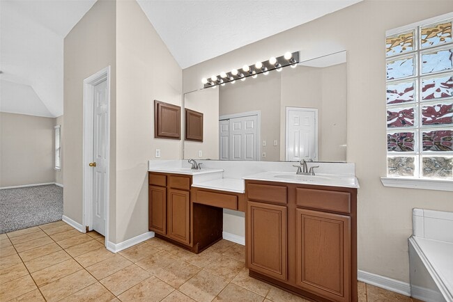 Building Photo - 815 Fairpark Ln