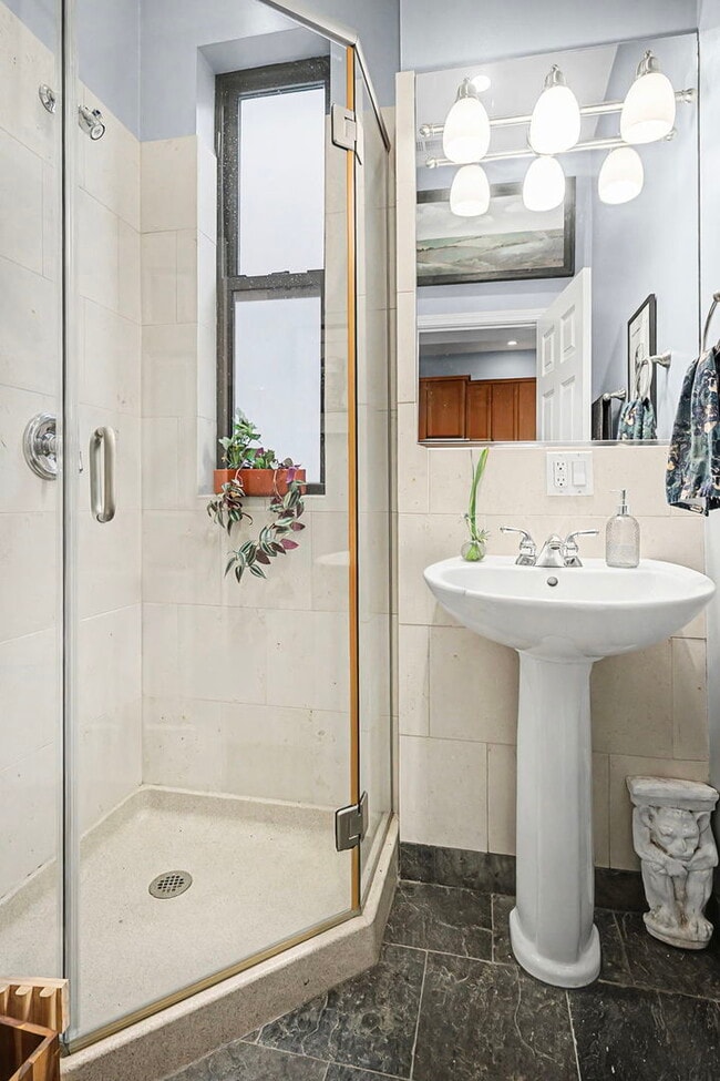 Building Photo - 1640 W Ohio St