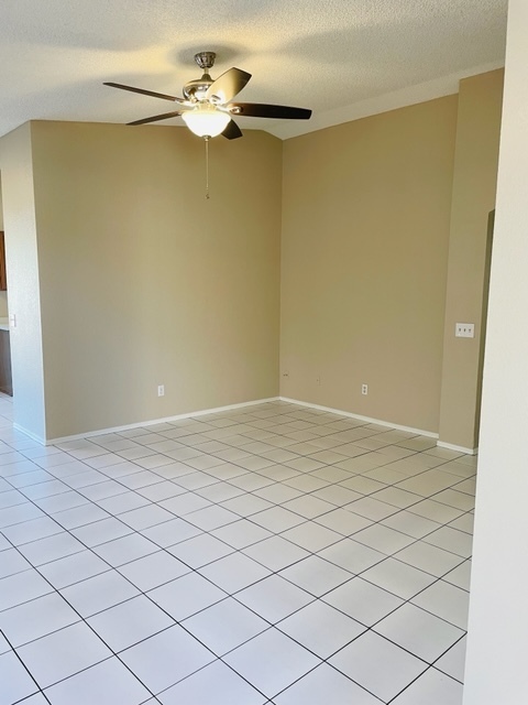Building Photo - HOUSE FOR RENT