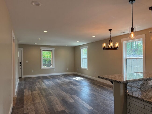 Building Photo - Newer One-Level Home Near Downtown Black Mountain