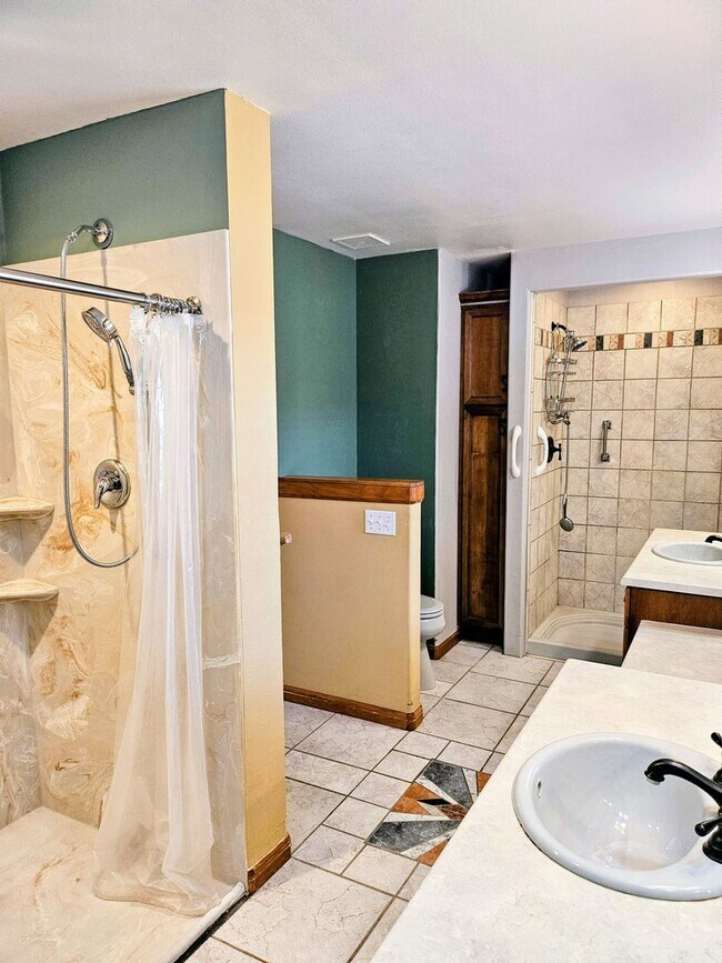 Building Photo - ALL PROSPECTIVE TENANTS MUST SUBMIT A $58 ...