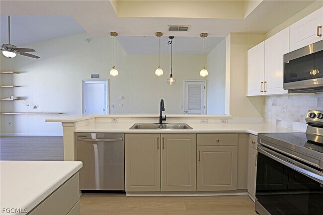 Building Photo - 9005 Colby Dr