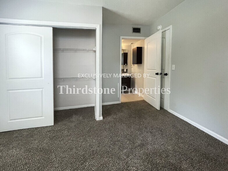 Building Photo - 725 Cherokee St