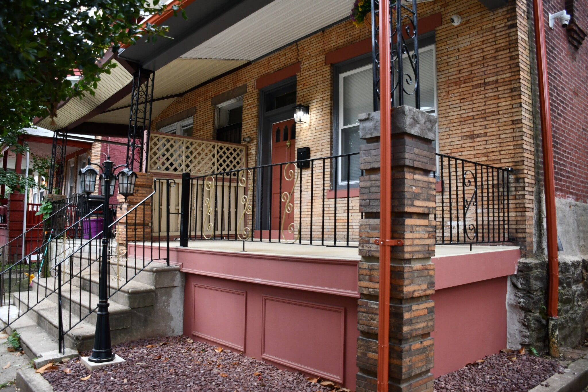 Building Photo - 433 W Bringhurst St