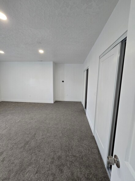 Building Photo - 844 W Fallow Dr