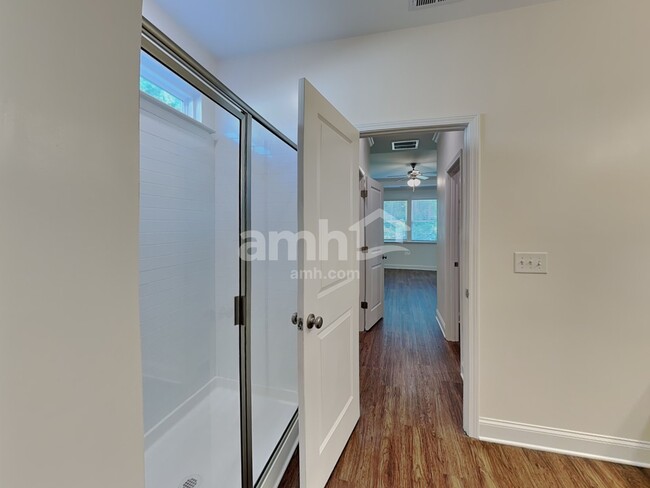 Building Photo - 124 Gregory Dr