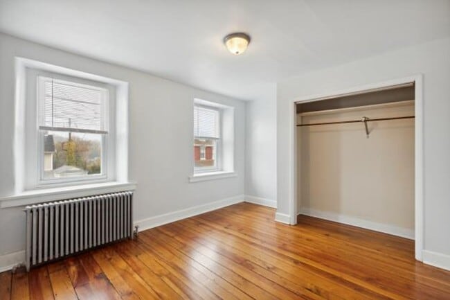 Building Photo - Beautiful 3 bedroom, 1.5 bath twin home in Conshohocken Available for Rent!