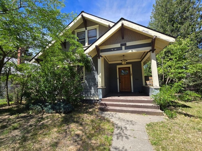 Primary Photo - Garland District Home!