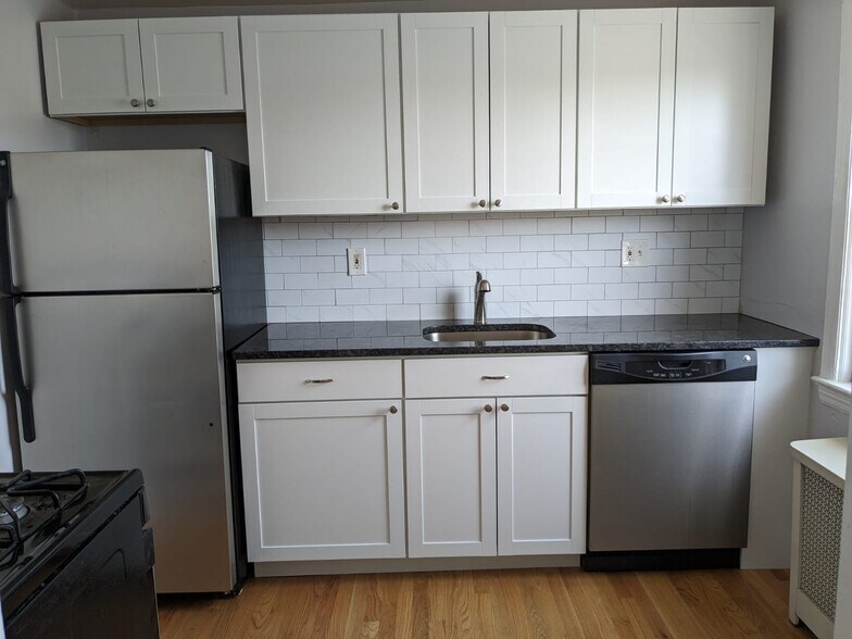 Building Photo - 13 Clarmore Dr