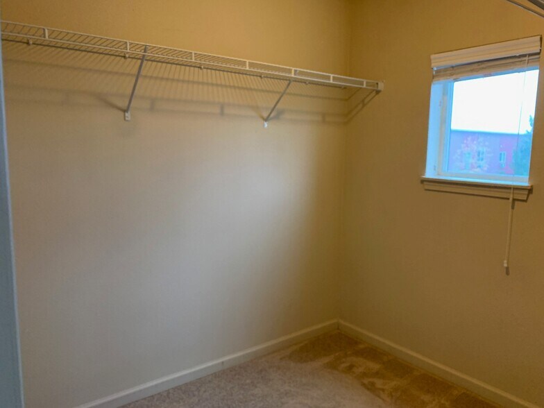 Building Photo - 3025 17th Ave W