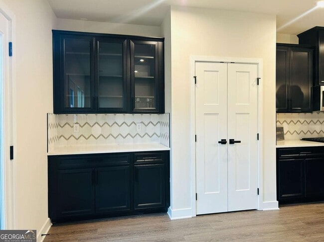 Building Photo - 420 Thatch Ter