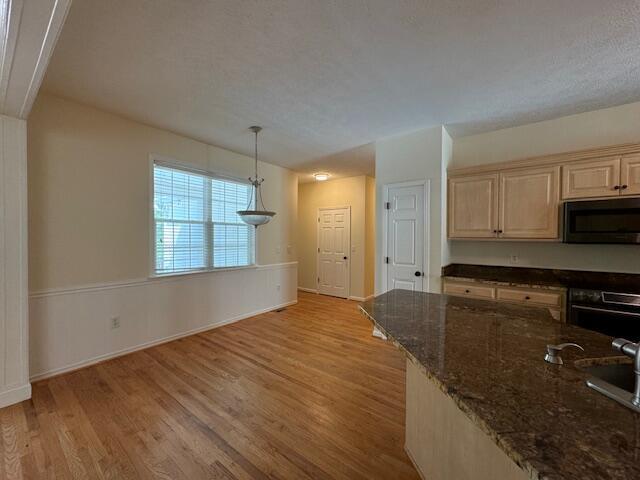 Building Photo - 263 Pine Hollow Dr