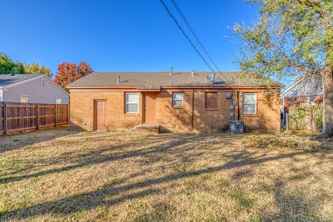 Building Photo - 2 bedroom/1 bathroom - Centrally Located in Norman!!