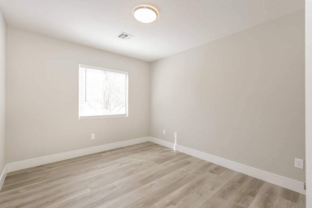 Building Photo - 10673 Mann St