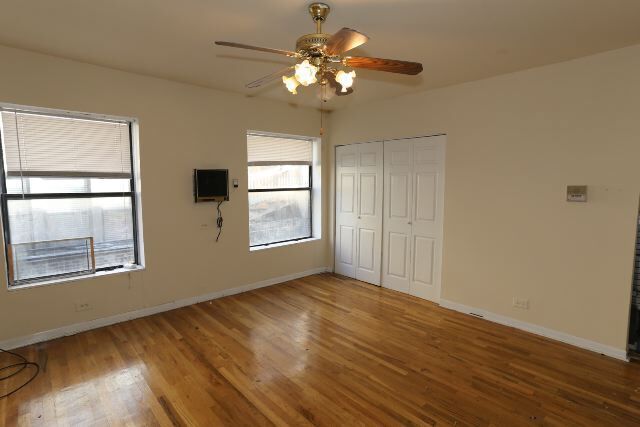 Building Photo - 824 W Cornelia Ave