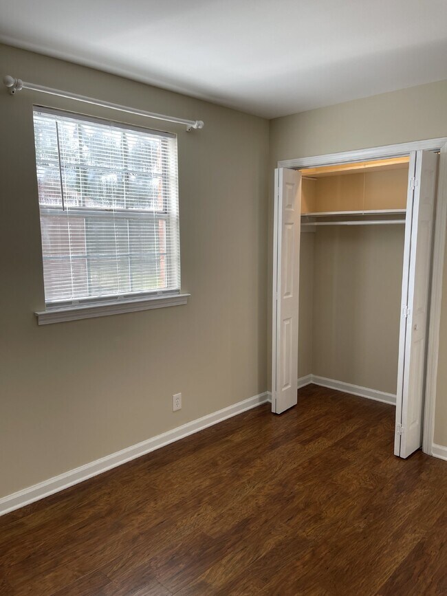 Building Photo - "Charming 3-Bed Townhouse with Cozy Fireplace in Prime Nashville Location – 1600 Sq Ft of Comfort!"