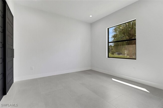 Building Photo - 739 23rd St SW