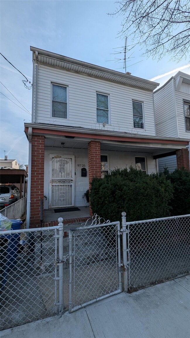 Primary Photo - 97-25-97-88 88th St