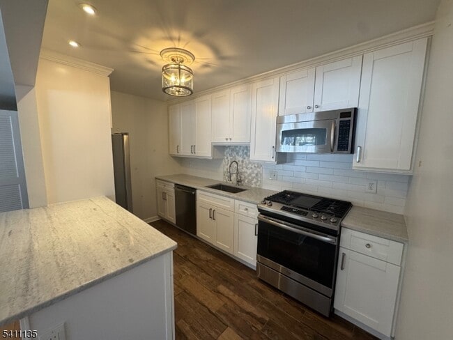 Building Photo - 50 W Lindsley Rd