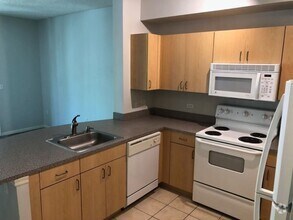 Building Photo - Beautiful 1/1 condo with great amenities
