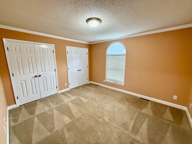 Building Photo - Three bedroom, 2 bath house in Gibsonville