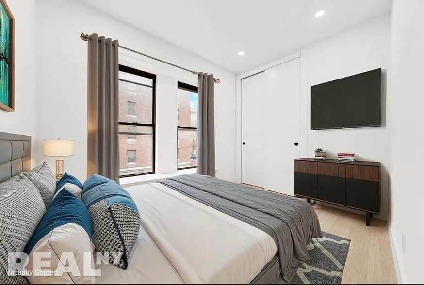 Building Photo - 704 Eighth Avenue