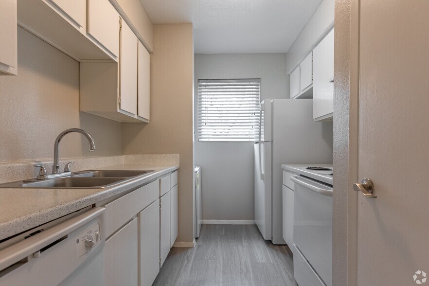 Building Photo - ReNew Midland