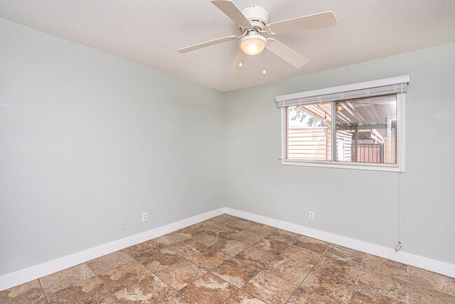 Building Photo - Great Tempe Townhouse