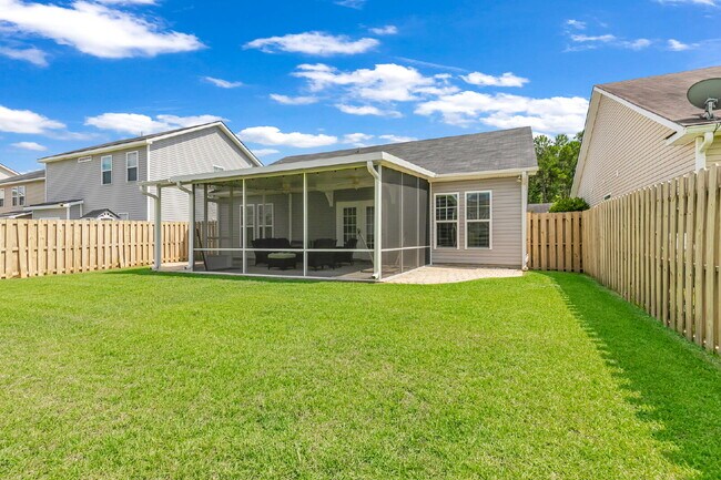 Building Photo - Cozy executive rental in Savannah highlands