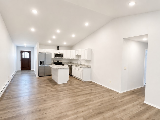 Building Photo - 2485 Chestnut Dr