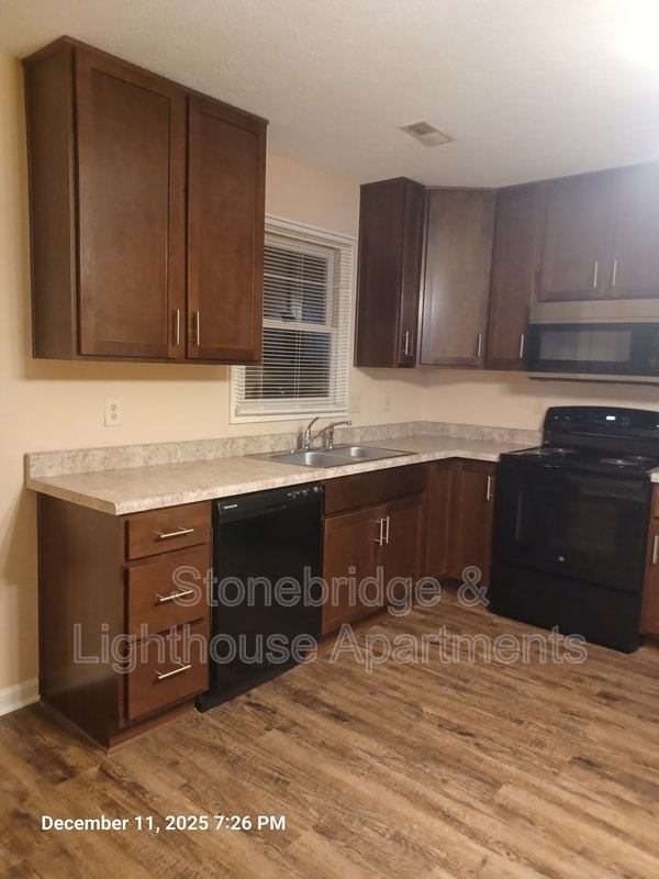 Building Photo - 4808 Clover Park Dr