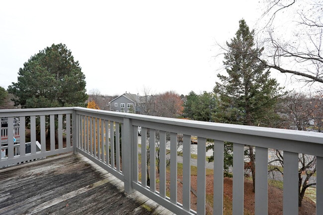 Building Photo - 573 W Parkside Dr