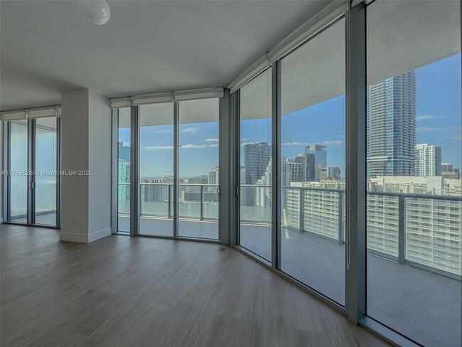 Building Photo - 1300 Brickell Bay Dr