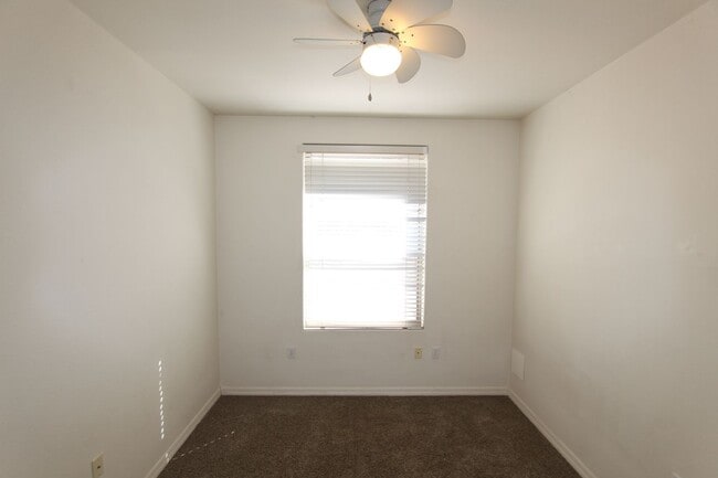 Building Photo - 3-Bedroom Summit Park Condo with Fireplace & Balcony