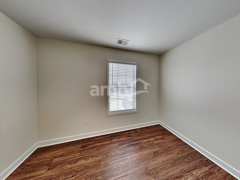 Building Photo - 410 Nathan St