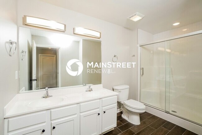 Building Photo - 3 Bedroom Pet-Friendly Home in Jeffersonville, IN with Main Street Renewal
