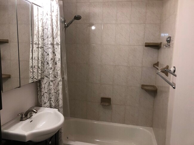 Building Photo - 1 Lake Ave