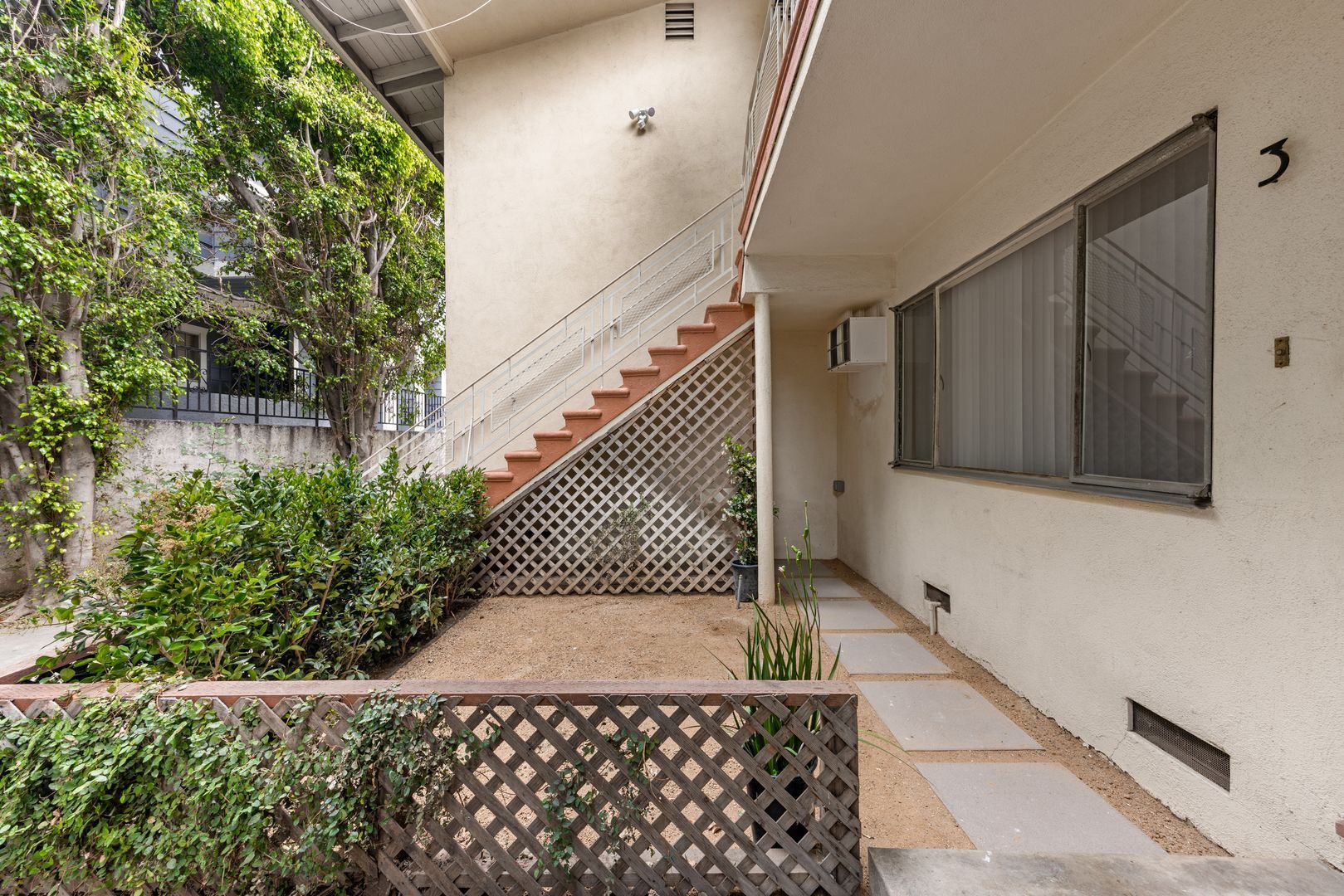 Building Photo - 4345 Ventura Canyon Ave