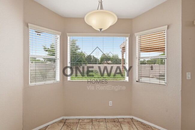 Building Photo - 819 E Cindy St