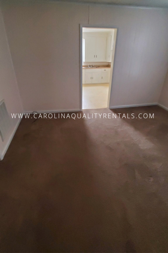 Building Photo - 2 bed 1 bath house