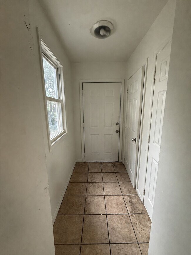 Building Photo - 518 Tilghman St