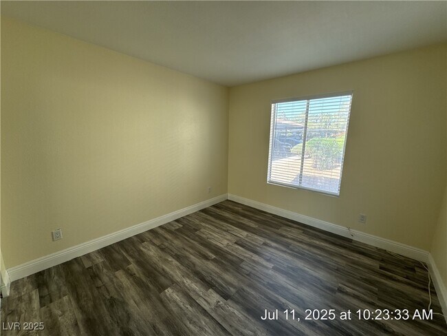 Building Photo - 7200 W Pirates Cove Rd