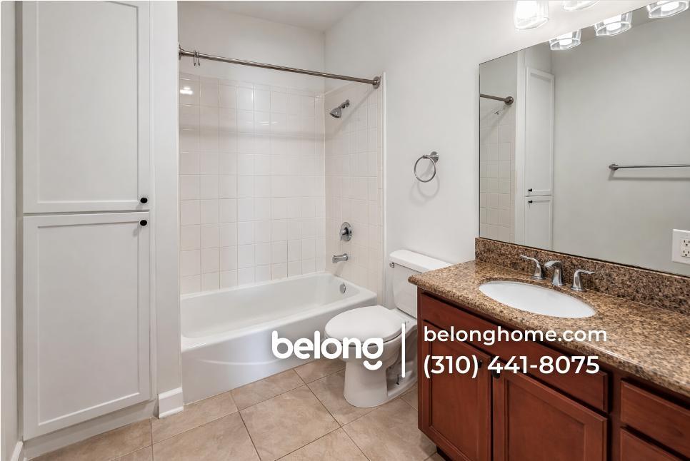 Building Photo - 1700 W 43rd St