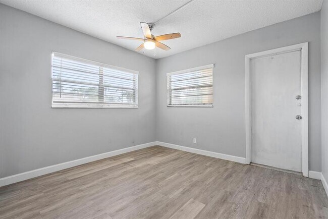 Building Photo - 1400 NE 57th Ct