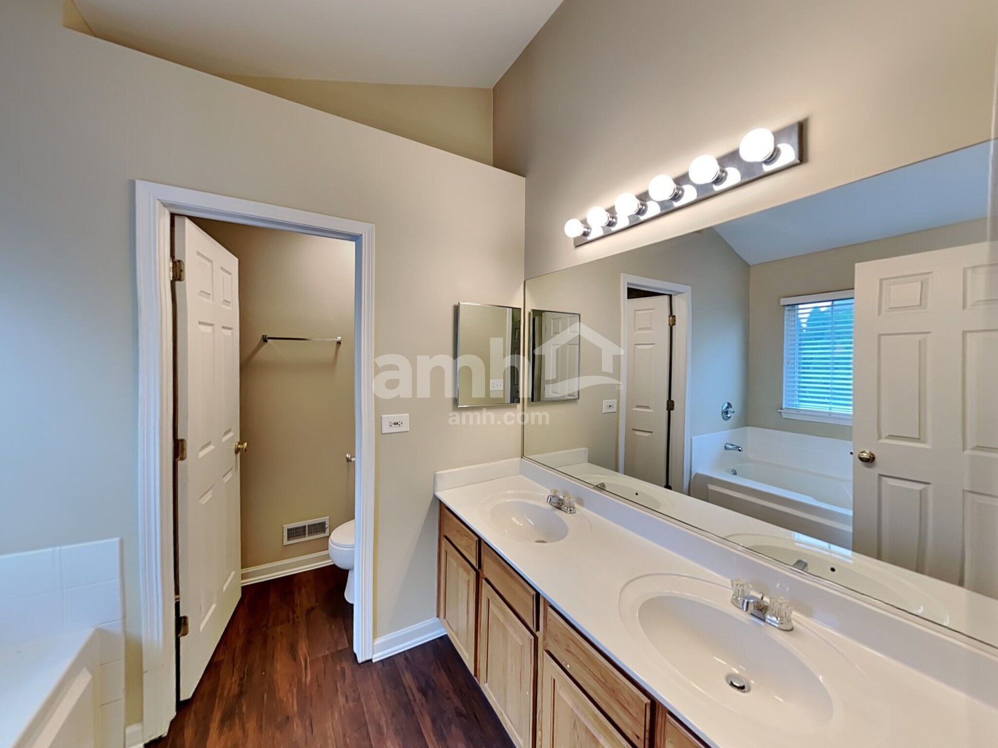 Building Photo - 2670 Spinnaker Dr