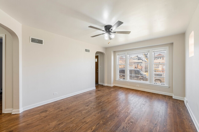 Building Photo - 5231 N Melvina Ave