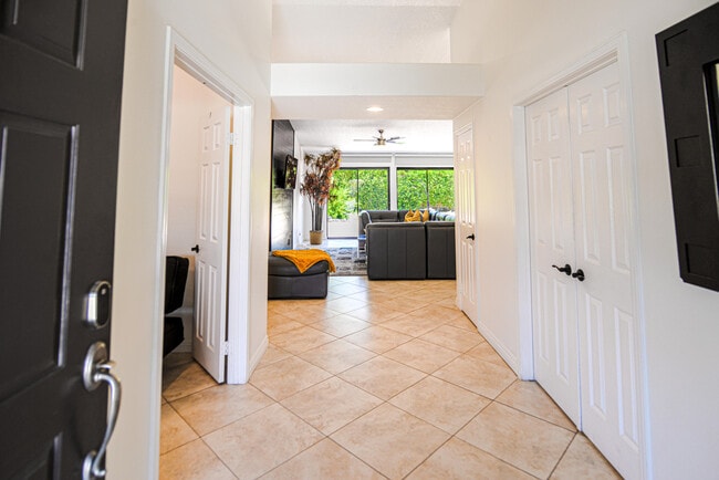 Building Photo - 74830 Waring Ct