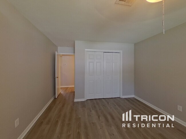 Building Photo - 92 Ventura Dr